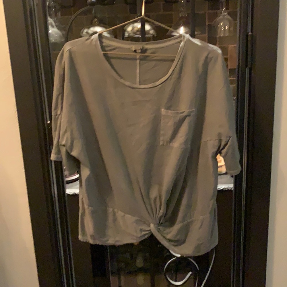 I Lucky Brand gray T-shirt